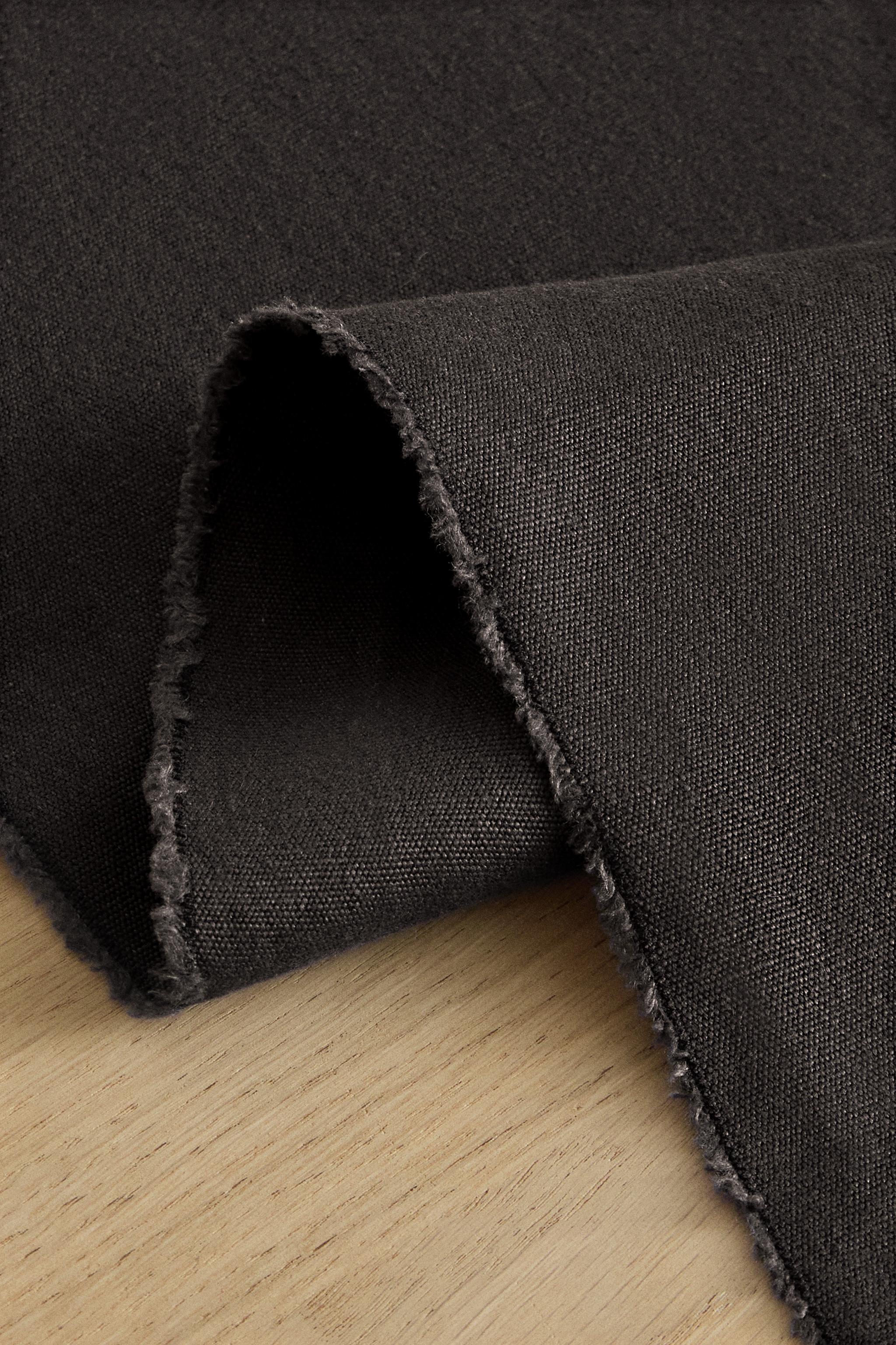 TABLE RUNNER 01